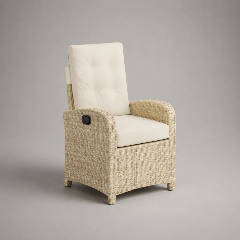 Poltrona reclinabile da esterno in rattan sintetico beige con cuscini crema e schienale alto, 67 x 82 x 110 cm