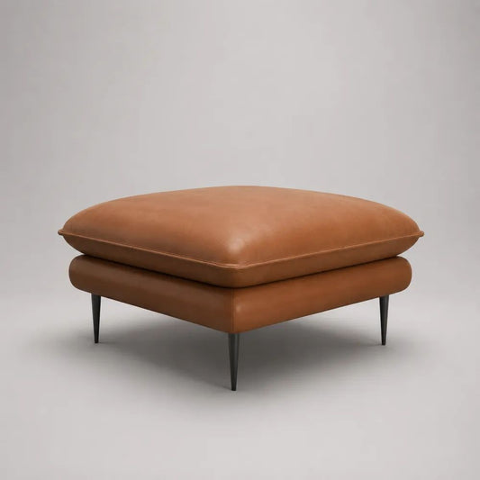 Poggiapiedi quadrato imbottito in pelle sintetica marrone cognac con gambe in metallo, 80 x 80 x 45 cm